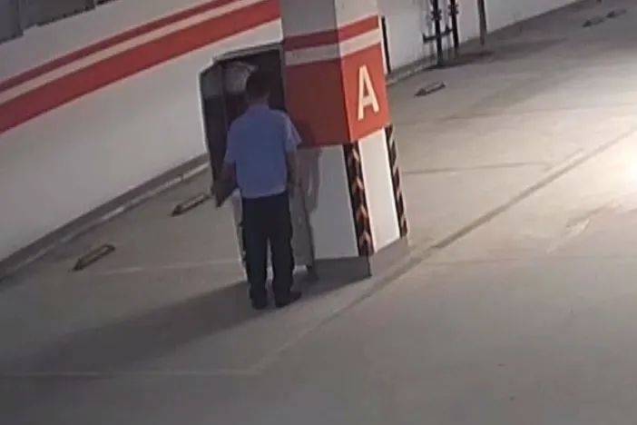 皇冠信用平台出租出售
_业主变“保安”两月偷了700余斤皇冠信用平台出租出售
！已被抓！