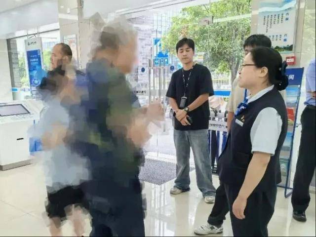 皇冠信用网平台出租
_广西老人被深度洗脑半个月皇冠信用网平台出租
，坚持要买230万黄金！关键时刻......