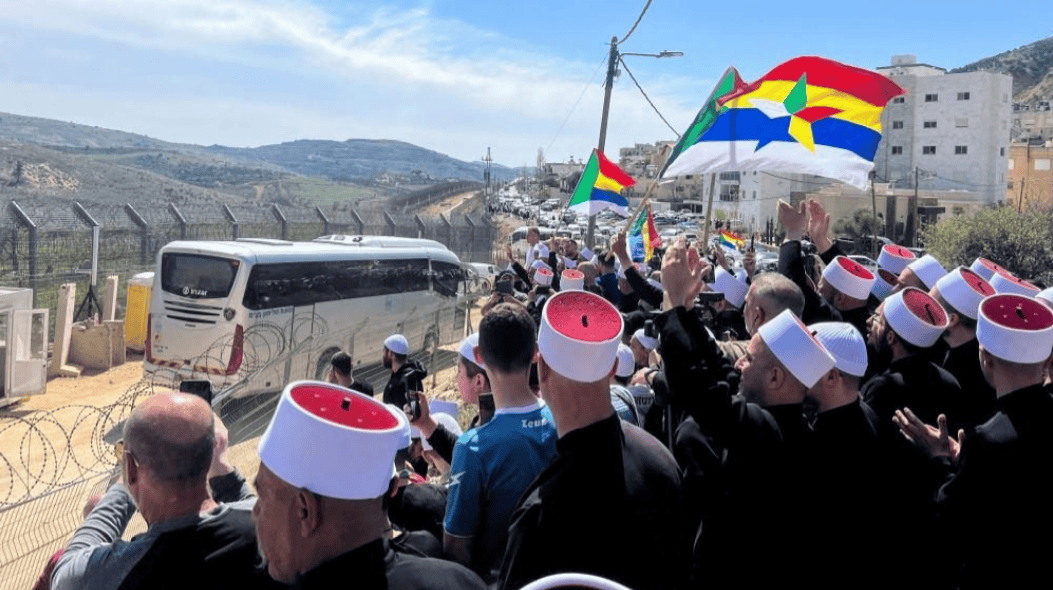 皇冠足球平台在哪里注册
_以色列空袭叙利亚总统府皇冠足球平台在哪里注册
，朱拉尼逃过一劫，美国呼吁停火遭无视，中方外交部回应