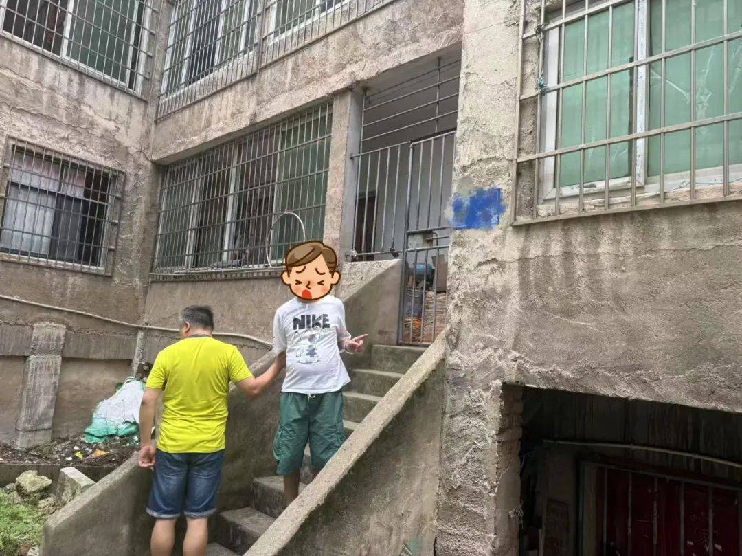 足球平台登1出租
_傍晚足球平台登1出租
，贵阳一男子下班回家往客厅看了一眼后，赶紧报警！