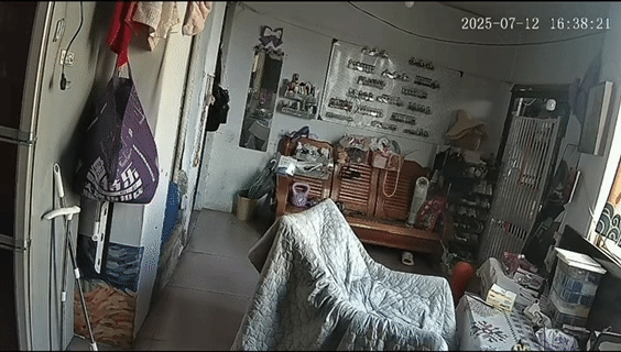 足球平台登1出租
_傍晚足球平台登1出租
，贵阳一男子下班回家往客厅看了一眼后，赶紧报警！