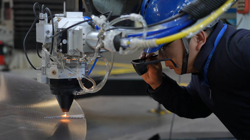 皇冠信用网额度如何开
_行进中国 ｜ 看机器人“铁臂绣花”