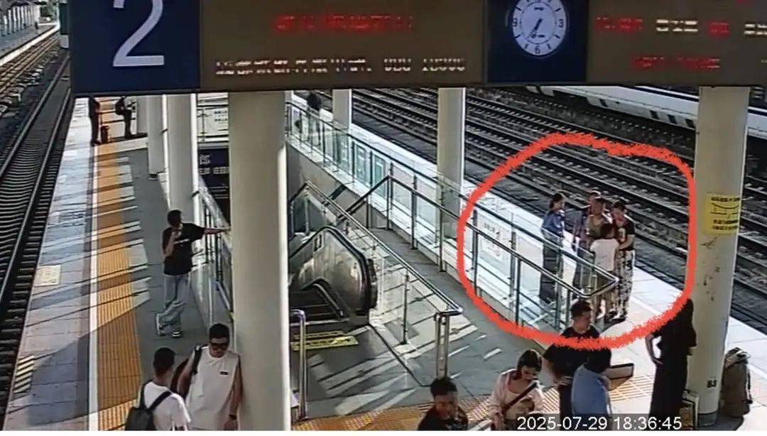 皇冠登一登二登三区别
_紧急！四川9岁男孩被娃娃鱼咬断手指皇冠登一登二登三区别
，多方接力护送其5小时内进行手术