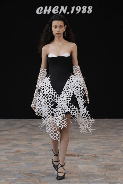 皇冠足球平台代理_江服陈龙CHEN.1988大秀米兰收官皇冠足球平台代理，“理想之秋”引国际共鸣