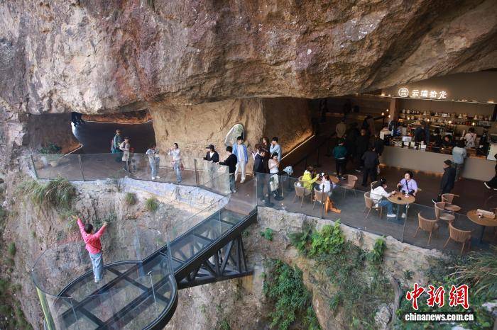皇冠信用網怎么开账号_浙江温州乐清雁荡山：悬崖咖啡助力传统景区焕新出圈