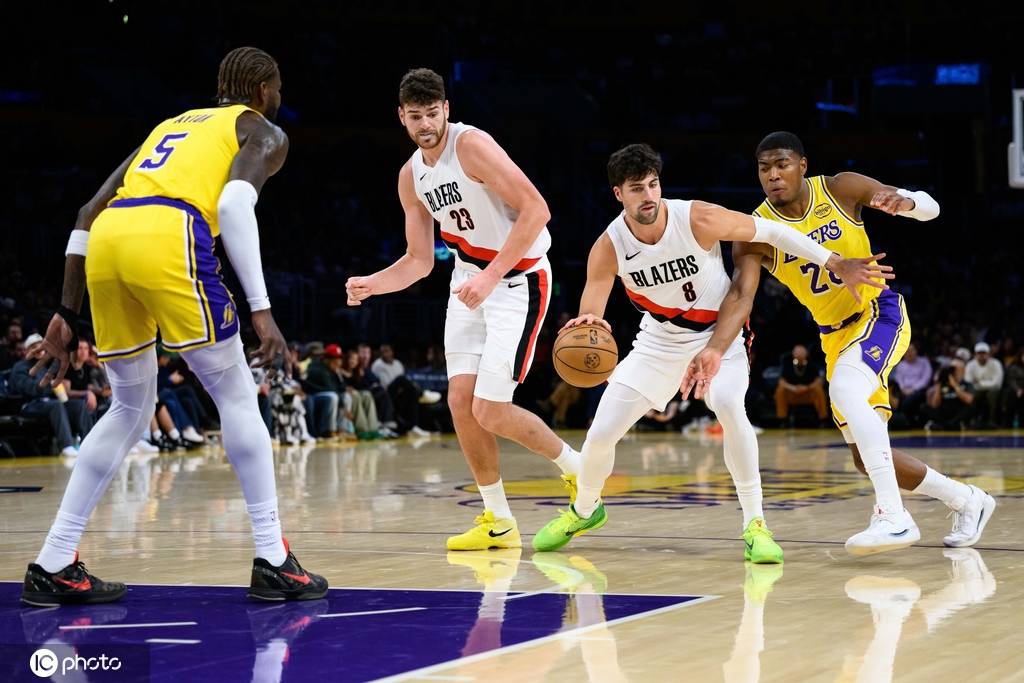 皇冠皇冠足球平台
_杨瀚森1分1板里夫斯41分 开拓者3人20+击败湖人